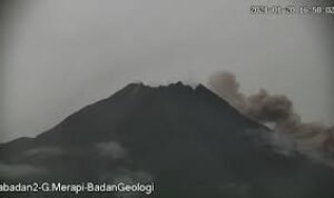 Gunung Merapi Kembali Keluarkan Awan Panas Guguran
